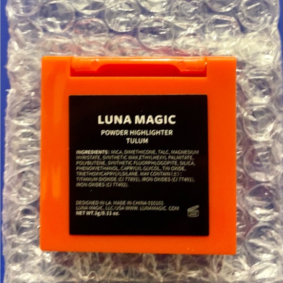 Luna Magic Powder Highlighter-Tulum. Shiny, Light, Bright, Glow, Lift, Cheeks - Picture 5 of 5